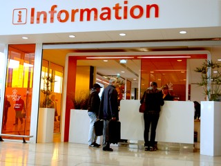 air journal Point info Orly ©Air Journal 320x240 Emilie, hôtesse info à Orly
