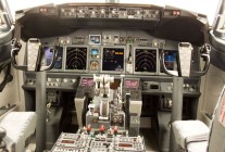 aj_Bourget-2011-cockpit-cabine-B747-800