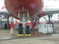 aj_Bourget-2011-maintenance-train-atterrissage-B747-800_2