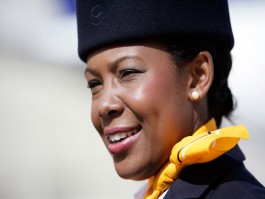 aj_lufthansa_hotesse-africaine aj_lufthansa_hotesse-africaine