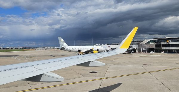 
Vueling ne devrait finalement pas mettre en ligne ses premiers Boeing 737 MAX avant le premier semestre 2027. La compagnie low co