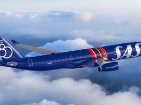 
Pour marquer son 80e anniversaire, Scandinavian Airlines a dévoilé une livrée spéciale sur l’un de ses Airbus A330-300, ent