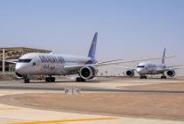 
Après plus d un an de retard dû aux difficultés de production de Boeing, la nouvelle compagnie aérienne saoudienne Riyadh Air