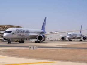 
Après plus d un an de retard dû aux difficultés de production de Boeing, la nouvelle compagnie aérienne saoudienne Riyadh Air