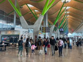 
L’année 2026 s’ouvre sur une hausse modérée mais robuste du trafic passagers mondial, porté par l’international tandis 