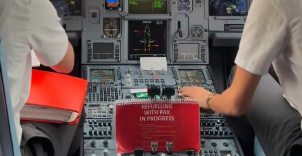 
Airbus a demandé hier l   immobilisation immédiate » d environ 6 000 avions de la famille A320 pour corriger un défaut logic