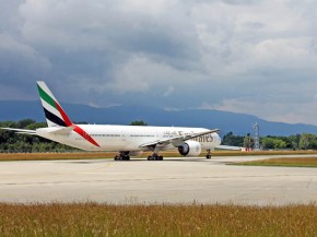 Une hôtesse&nbsp;de l air de la compagnie aérienne&nbsp;Emirates&nbsp;est&nbsp;décédée&nbsp;après être tombée d une sortie