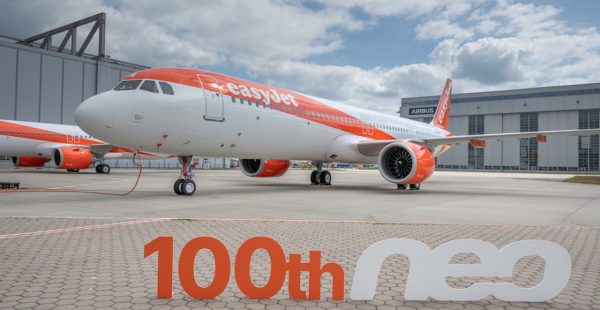 
La compagnie britannique low cost easyJet a réceptionné à Hambourg son 100e appareil de la famille Airbus A320neo, marquant un