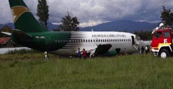 Un Boeing 737-200 effectuant un vol de fret de Jayapura à Wamena en Indonésie avec une cargaison de 12,5 tonnes, a fait une sort