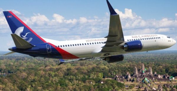 
Air Cambodia a profité du Singapore Airshow pour officialiser sa plus grande commande de monocouloirs : jusqu’à 20 Boeing 737