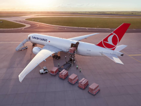 
Turkish Airlines qui cherche à accroître sa part du marché du fret aérien pharmaceutique, annonce vouloir placer   la barre