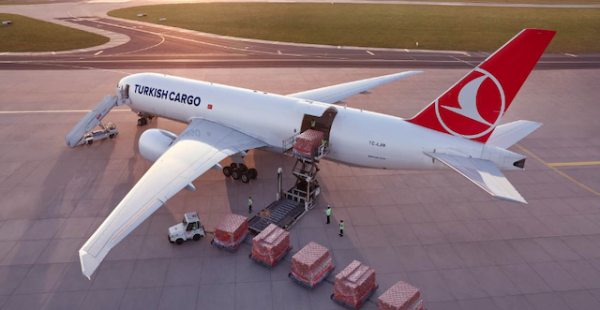 
Turkish Airlines qui cherche à accroître sa part du marché du fret aérien pharmaceutique, annonce vouloir placer   la barre