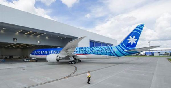 Sorti des ateliers de peinture et immatriculé avec les lettres   MUA »,   Aller de l’avant » en tahitien, le premier 787-9 