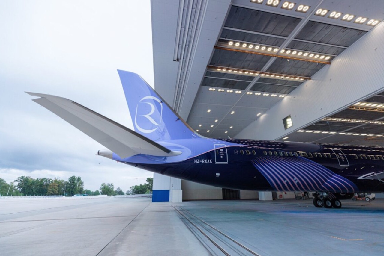 Riyadh Air dévoile son premier Boeing 787-9 de série en livrée indigo 3 Air Journal Riyadh Air dévoile son premier Boeing 787-9 de série en livrée indigo 3 Air Journal