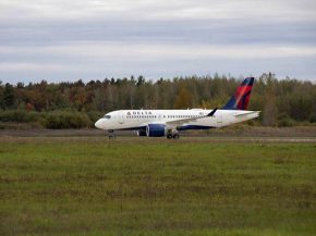 La compagnie américaine Delta Air Lines a réceptionné hier son premier Airbus A220-100 à sa sortie d usine de Mirabel au Canad
