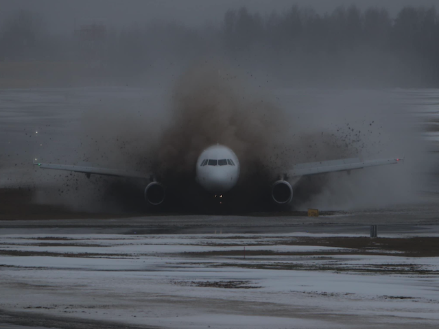 Vilnius : sortie de piste spectaculaire d’un Airbus A320 d'Avion Express 4 Air Journal