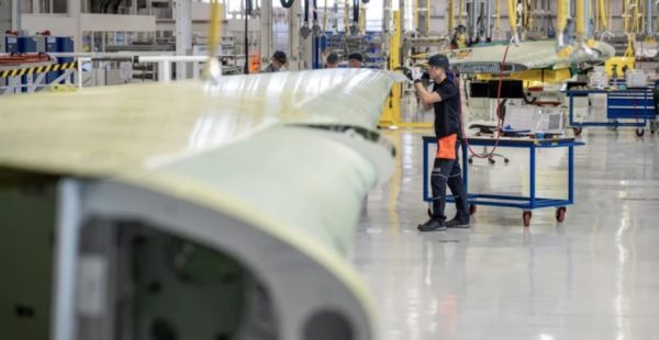 
Airbus va investir 150 millions de livres sterling — plus de 200 millions de dollars — pour convertir à Broughton, au Pays d