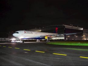 Le premier A330-900neo de Delta Air Lines a quitté l atelier de peinture Airbus de Toulouse, en France, ce week-end, sous son emb