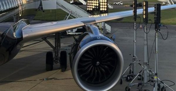 
Il manquait deux vitres extérieures à un avion voyageant de Londres à Orlando lorsqu il a été forcé de faire demi-tour... L