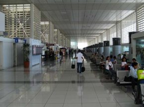 
Les Philippines ont renforcé la sécurité dans 42 aéroports à travers l archipel à la suite d alertes à la bombe, a déclar