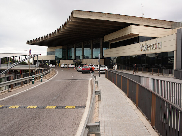 L’aéroport de Valence inondé par des pluies torrentielles