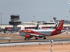 
L’aéroport Gago Coutinho de Faro, principale porte d’entrée aérienne de l’Algarve, a franchi en 2025 le seuil symbolique