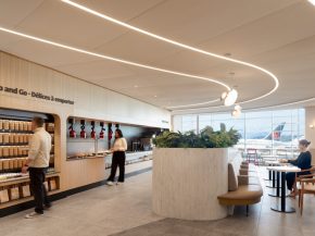 
Air Canada renforce son dispositif au sol en ouvrant deux nouveaux cafés premium à Vancouver et Montréal, pensés comme des es
