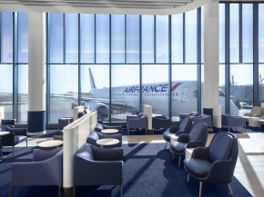 
Le 17 octobre 2025, Air France a ouvert un tout nouveau salon à l’aéroport international O’Hare de Chicago. Cet espace raff