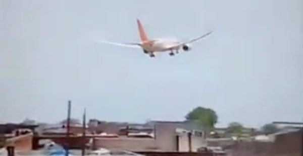 
Un an après le crash du Boeing 787‑8 d’Air India à Ahmedabad, les autorités indiennes ne publieront qu’un rapport intér