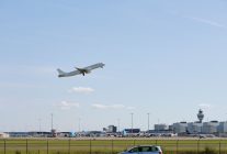 
L’aéroport d’Amsterdam-Schiphol poursuit sa reprise. En novembre 2025,&nbsp;5,2 millions de passagers&nbsp;ont transité par