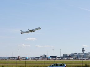 
L’aéroport d’Amsterdam-Schiphol poursuit sa reprise. En novembre 2025,&nbsp;5,2 millions de passagers&nbsp;ont transité par