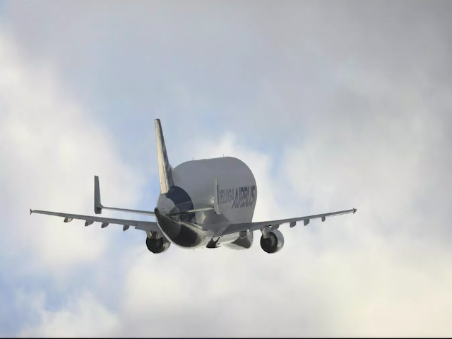 Un BelugaST transporte un satellite construit par Airbus sur un vol transatlantique 27 Air Journal