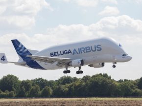 
Un Airbus BelugaST emblématique a rejoint le musée Aeroscopia à Toulouse, marquant la fin de sa carrière opérationnelle et l