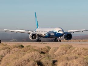 
Des freins portés à plus de 1 371 °C, des roues qui rougeoient, des bouchons fusibles qui fondent par conception : le Boeing 7