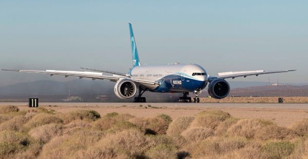 
Des freins portés à plus de 1 371 °C, des roues qui rougeoient, des bouchons fusibles qui fondent par conception : le Boeing 7