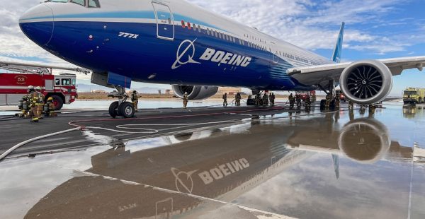 
Alors que le 777‑9 ne doit entrer en service qu’en 2027, Boeing annonce qu’environ 30 exemplaires déjà construits de son 