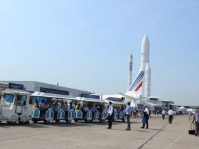 
Le Premier ministre François Bayrou, qui a inauguré le salon du Bourget hier, a justifié la fermeture de cinq stands israélie