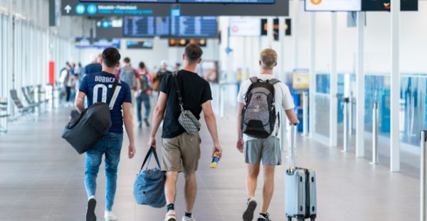 
Les passagers aériens européens pourraient enfin voir la fin du casse-tête des tailles de bagages. L’association Airlines fo