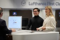 
Lufthansa renforce son positionnement haut de gamme à l aéroport de Francfort en rouvrant, le 25 novembre 2025, un espace Premi