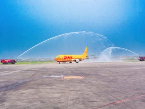 
DHL Aviation vient d’intégrer deux Boeing 737-400 tout cargo à son réseau en Afrique subsaharienne, présentés sur le tarma