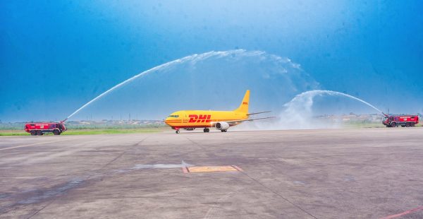 
DHL Aviation vient d’intégrer deux Boeing 737-400 tout cargo à son réseau en Afrique subsaharienne, présentés sur le tarma