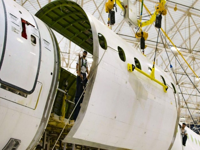 Embraer dévoile la transformation de l'avion de passagers E190 en avion cargo (photos) 6 Air Journal