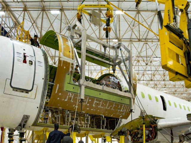 Embraer dévoile la transformation de l'avion de passagers E190 en avion cargo (photos) 3 Air Journal