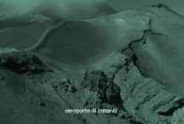 
L’éruption de l’Etna continue de désorganiser profondément le transport aérien en Sicile. L’aéroport de Catane-Fontana