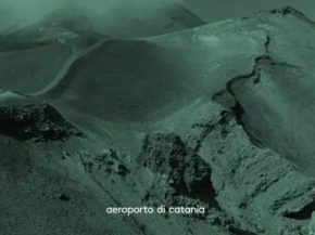 
L’éruption de l’Etna continue de désorganiser profondément le transport aérien en Sicile. L’aéroport de Catane-Fontana