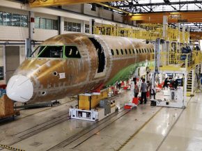 
Embraer confie à l’indien Bharat Forge la fourniture de pièces forgées, nouveau jalon de la stratégie de l’avionneur bré