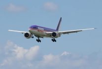 
FedEx a dévoilé à Memphis un Boeing 777F revêtu de la livrée historique violet et orange de Federal Express, en hommage à s