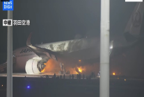 
Un avion de ligne A350-900 de Japan Airlines a pris feu après être entré en collision avec un avion des garde-côtes sur la pi
