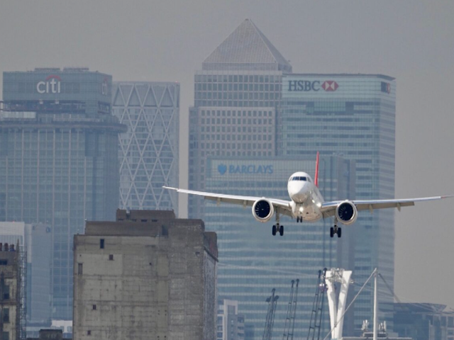 Helvetic Airways exploite le plus gros avion jamais lancé à Londres-City