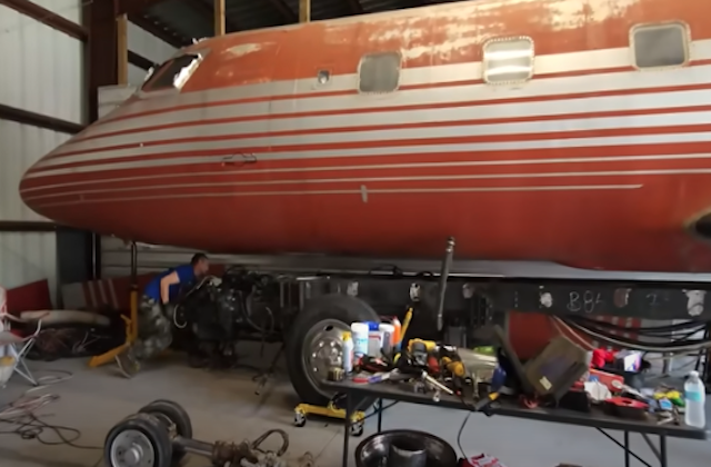 Un YouTubeur transforme le jet privé d’Elvis Presley en camping-car de luxe 1 Air Journal